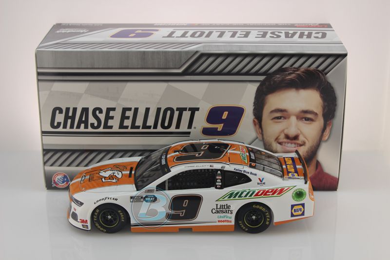 chase elliott little caesars diecast