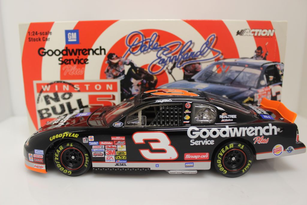 Dale Earnhardt 2000 GM Goodwrench Service Plus / No Bull 1:24 