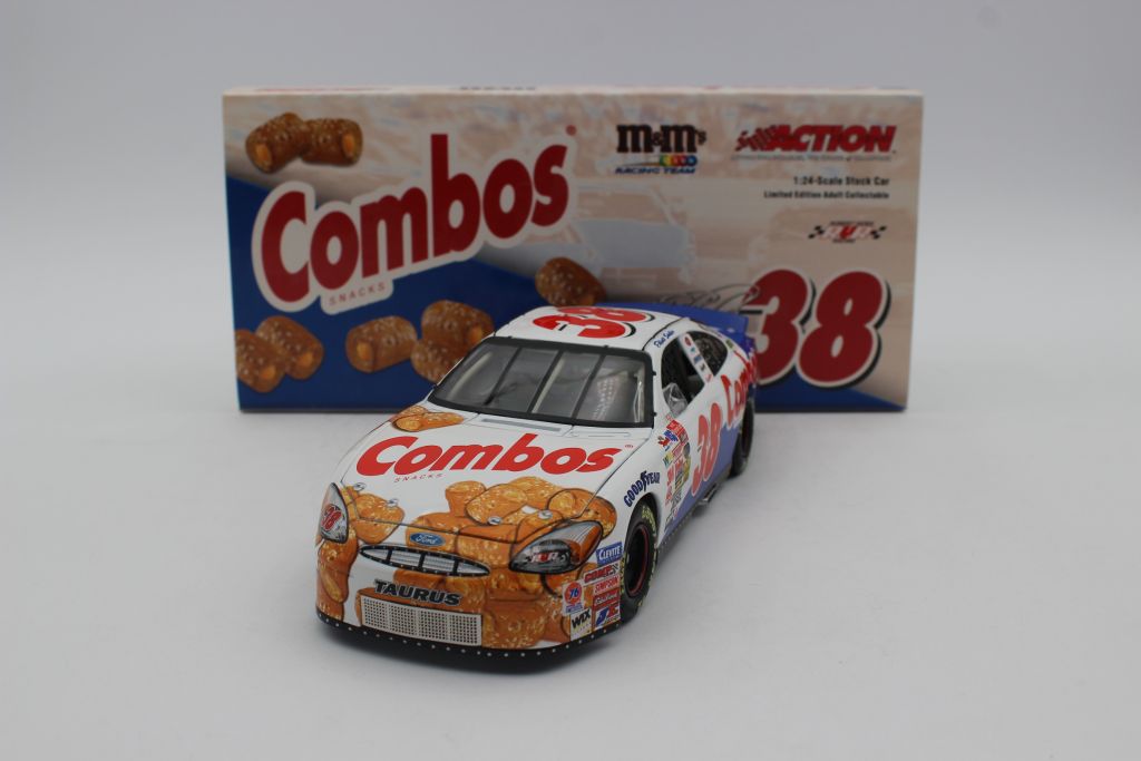 Elliott Sanders 2003 M&M's / Combos 1:24 Nascar Diecast Club Car