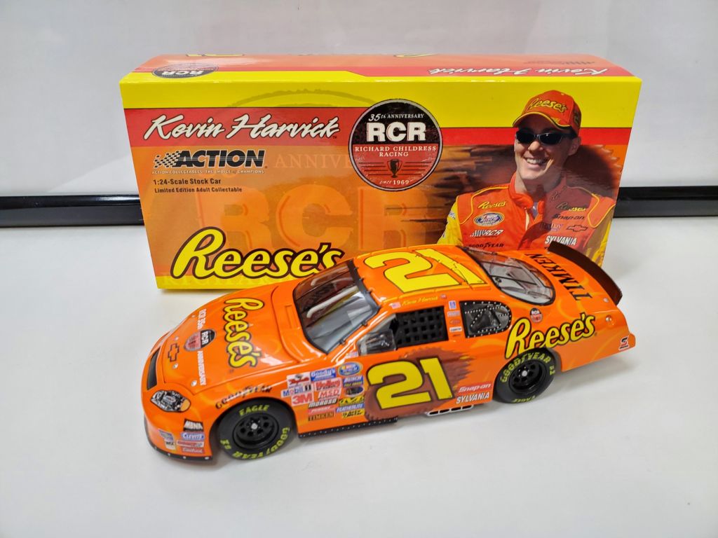 Kevin Harvick #29 Reese's / RCR 35th Anniversary Bank 2004 1:24 Nascar  Diecast