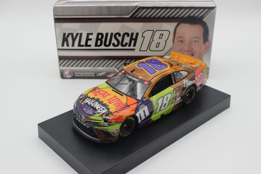 Kyle Busch 2020 #18 M&M's Halloween 1:24 Nascar Diecast