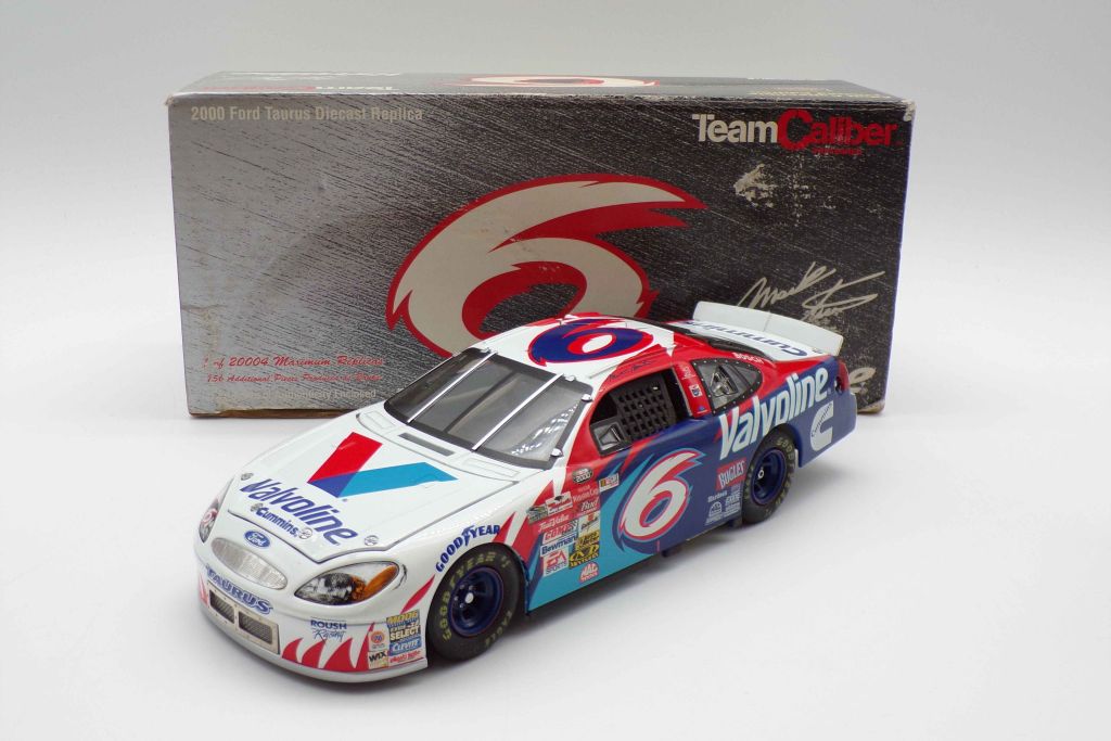 **damaged See Pictures** Mark Martin 2000 #6 Valvoline 1:24 Team 