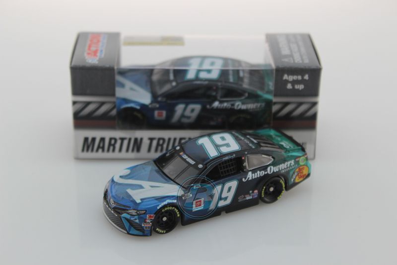 martin truex jr diecast 1 64