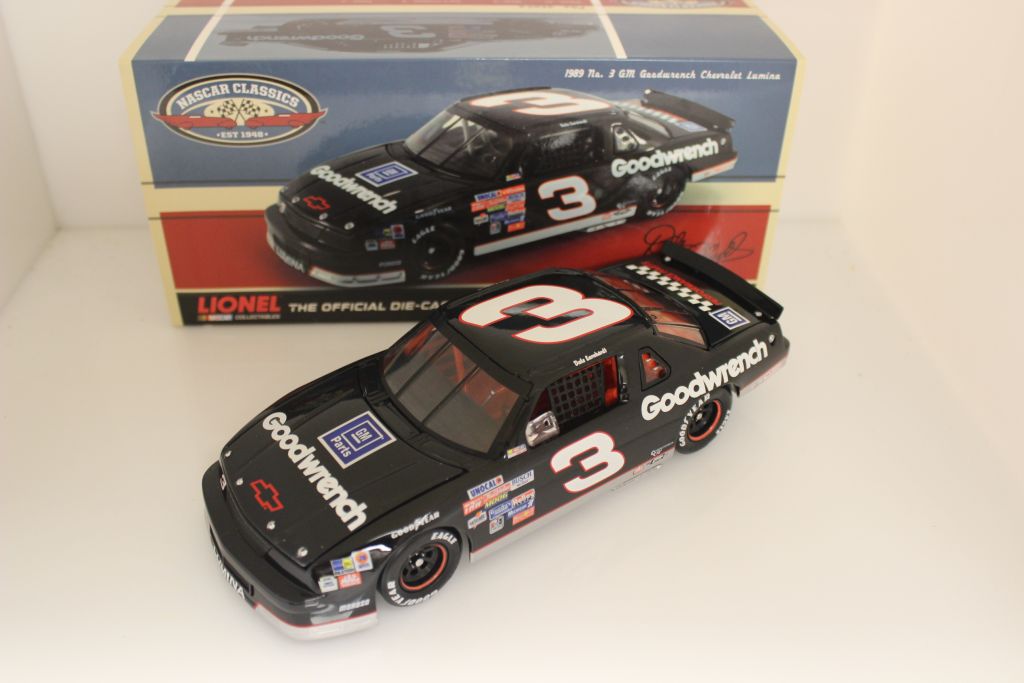 Dale Earnhardt 1999 #3 Goodwrench 1:24 Nascar Classics Diecast