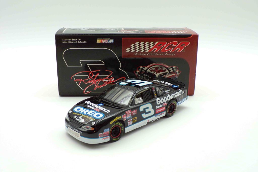 Dale Earnhardt 2001 OREO / GM Goodwrench 1:32 Nascar Diecast RCR Museum ...