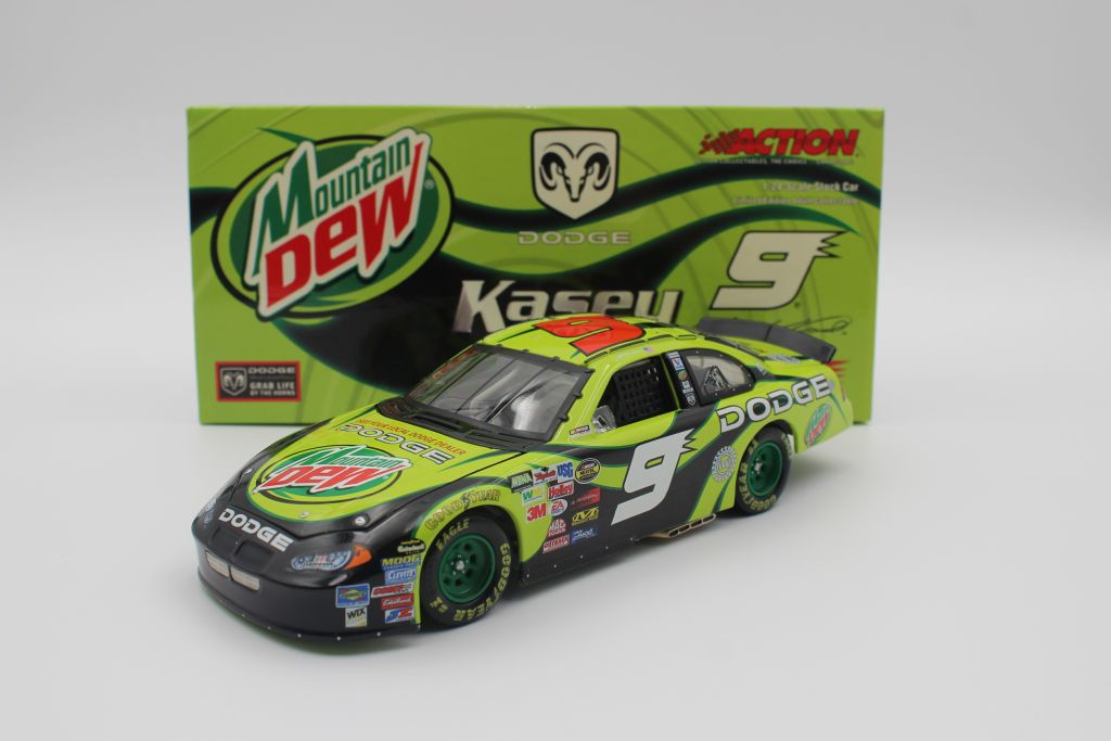 Kasey Kahne 2004 Dodge Dealers / Mountain Dew 1:24 Nascar Diecast Club Car