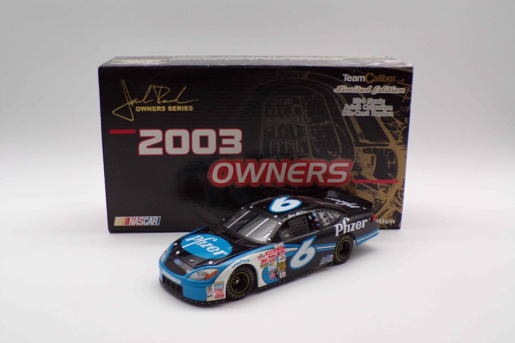 Mark Martin 2003 Pfizer 1:24 Team Caliber Owners Series Diecast