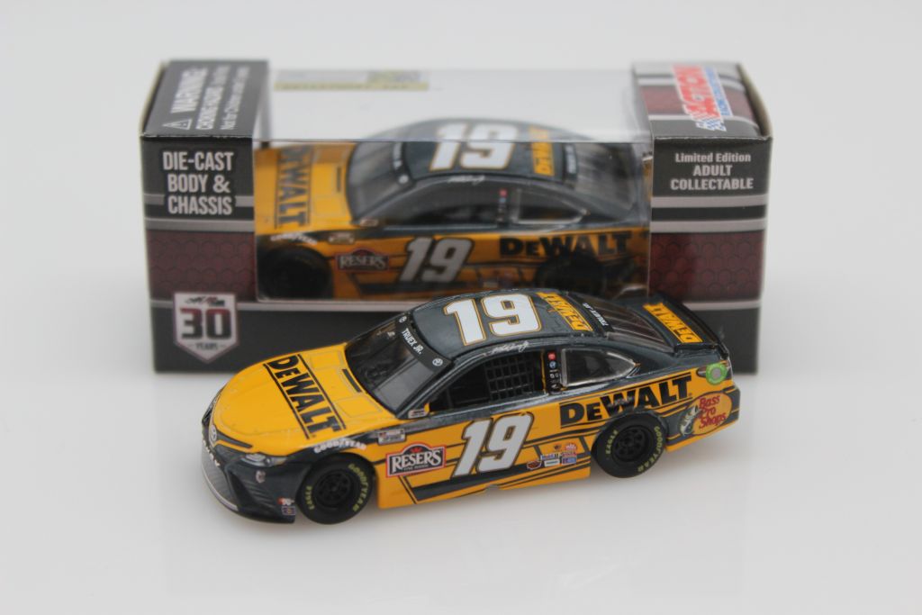 Martin Truex Jr 2021 DeWalt 1:64 Nascar Diecast Chassis