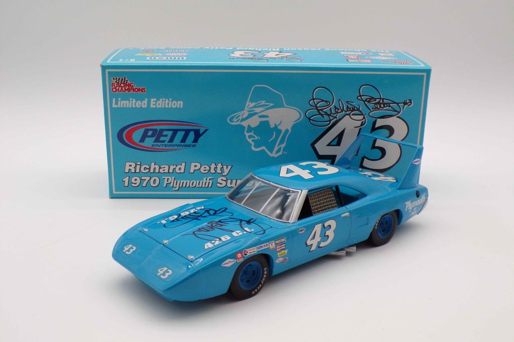 Richard Petty Autographed 1970 #43 Plymouth Superbird 1:24 Racing ...