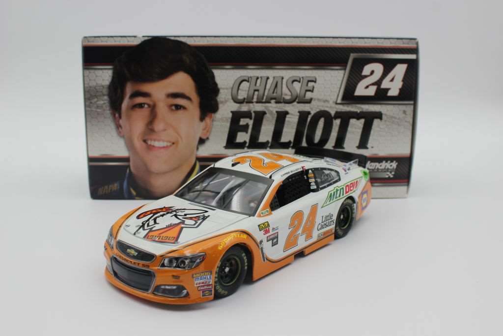 Chase elliott deals little caesars diecast