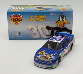 Jeff Green Autographed 2002 AOL / Looney Tunes Rematch 1:24 Nascar Diecast Bank Jeff Green Autographed 2002 AOL / Looney Tunes Rematch 1:24 Nascar Diecast Bank