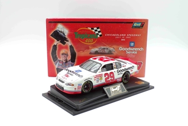 Kevin Harvick 2001 #29 GM Goodwrench Service Plus Chicagoland Win 1:24 Revell Diecast Kevin Harvick 2001 #29 GM Goodwrench Service Plus Chicagoland Win 1:24 Revell Diecast