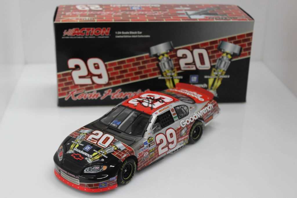 送料無料】ケビン＃の2005 Kevin Harvick #21 Reese´s 1/24 nascar-