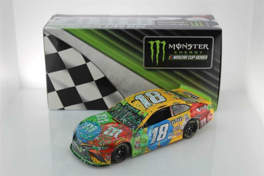 Kyle Busch #18 2019 NASCAR 1:24 Case＋車体-