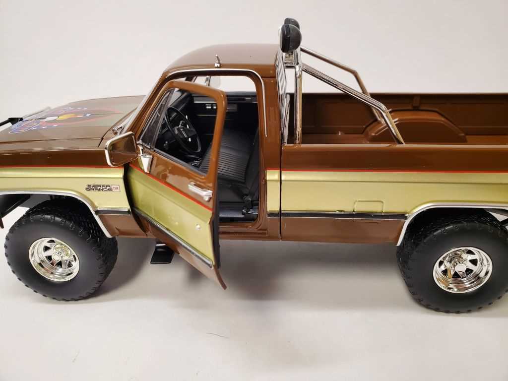 Fall Guy Stuntman Association 1:18 - 1982 GMC K-2500 Sierra Grande