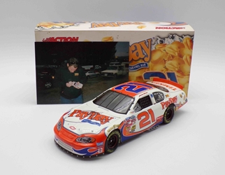 ** With Picture of Driver Autographing Diecast ** Johnny Sauter Autographed 2003 Pay-Day 1:24 Nascar Diecast *Damaged** ** With Picture of Driver Autographing Diecast ** Johnny Sauter Autographed 2003 Pay-Day 1:24 Nascar Diecast *Damaged**