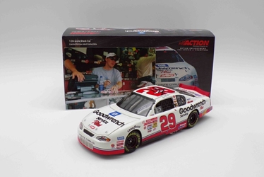 ** With Picture of Driver Autographing Diecast ** Kevin Harvick Autographed 2001 GM Goodwrench Service Plus 1:24 Nascar Diecast ** With Picture of Driver Autographing Diecast ** Kevin Harvick Autographed 2001 GM Goodwrench Service Plus 1:24 Nascar Diecast
