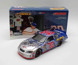 ** With Picture of Driver Autographing Diecast ** Steve Park Autographed 2003 AOL / GM Card 1:24 Nascar Diecast ** With Picture of Driver Autographing Diecast ** Steve Park Autographed 2003 AOL / GM Card 1:24 Nascar Diecast